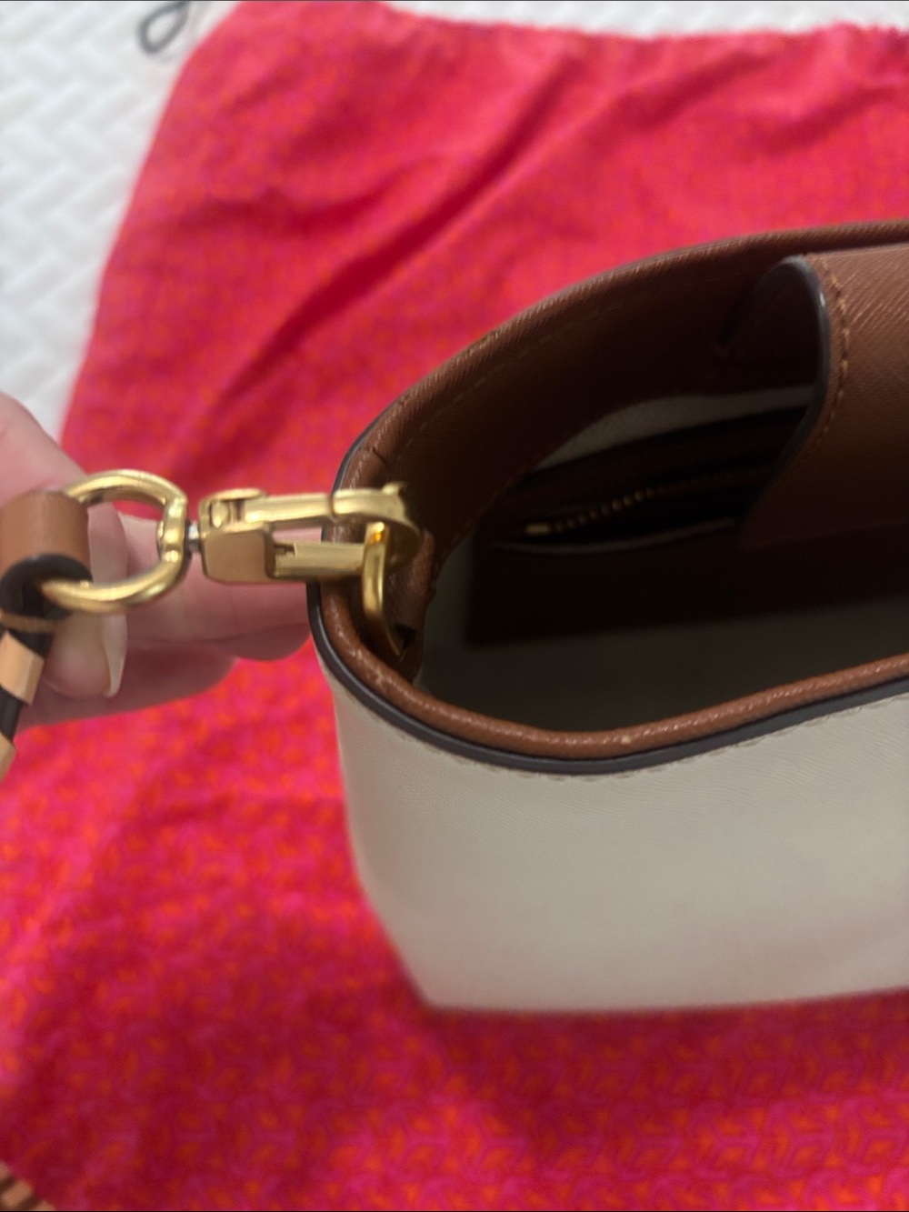 Tory Burch Emerson Bucket Bag - Picture 8 of 8